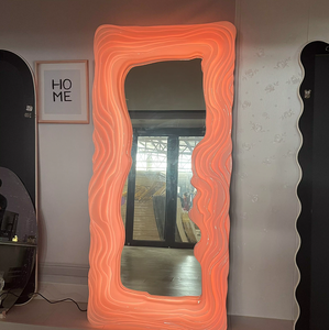 आधुनिक गुलाबी सैलून दीवार दर्पण अनियमित सजावटी ग्लास लड़कियों की दीवार सजावट के लिए वायवी डिजाइन - Product Image 3