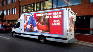 Camión <span class=keywords><strong>de</strong></span> <span class=keywords><strong>Publicidad</strong></span> Móvil con Pantallas LED, Carteleras Digitales P4 para Exteriores, Señalización para Roadshows - Product Image 3