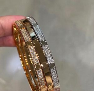 <span class=keywords><strong>Bracelet</strong></span> de luxe tendance en acier inoxydable plaqué <span class=keywords><strong>or</strong></span> avec fermoir à bascule et breloque zircon <span class=keywords><strong>pour</strong></span> femmes et hommes - Product Image 2