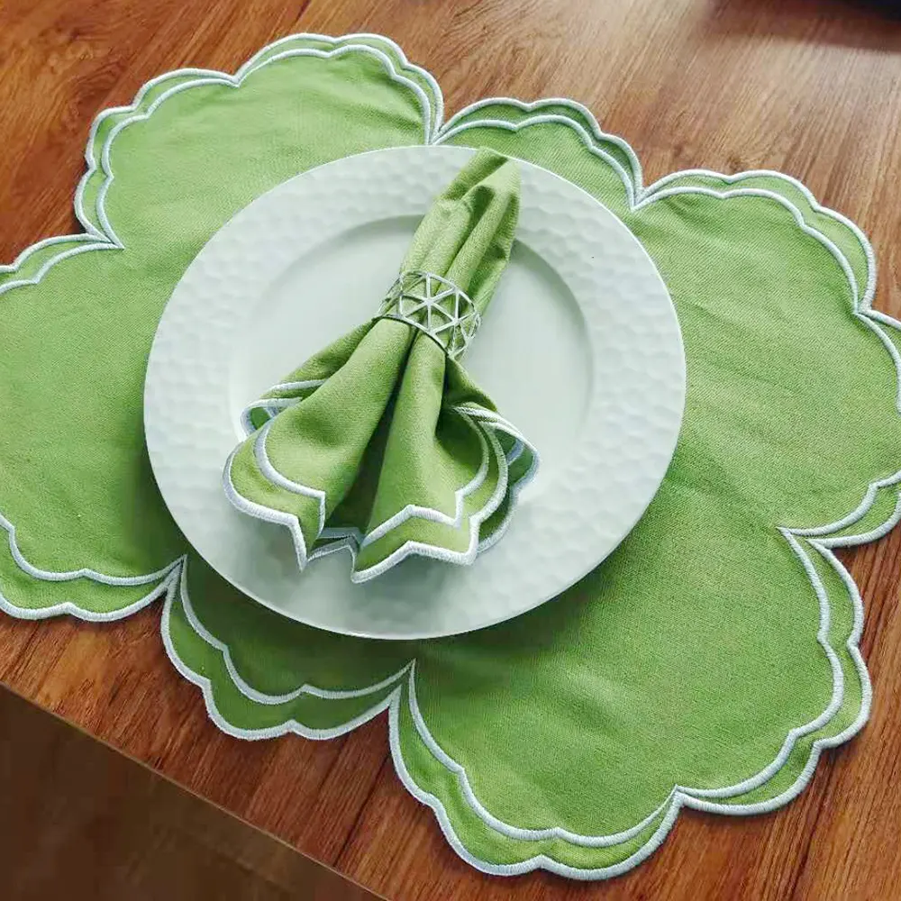 Eigene stickerei Leinen scallop ORT MATTE Großhandel Leinen Stoff Cocktail Servietten hochzeit tischset