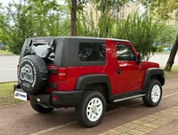 Подержанный внедорожник Beijing BJ40, бензиновый, автомат, турбо, левый руль, кожаные сиденья, светодиодные фары, люк, б/у автомобиль
