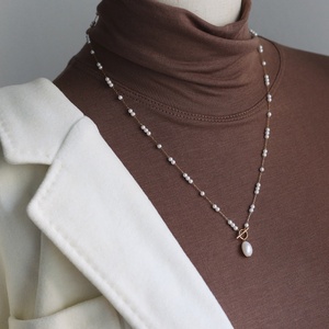 Collar de Perlas de Agua Dulce con Cadena de Acero Inoxidable y Cierre OT de Diseño Único para Mujer - Product Image 2