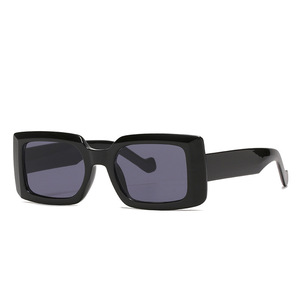 Gafas de Sol Cuadradas Estilo Coreano Unisex, Montura de PC, Protección UV400 Tipo 3, Diseño Cuadrilátero, Color Blanco - Product Image 1