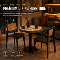 Ensemble de table de café avec plateau en mosaïque céramique ronde, chaises à dossier en rotin, base sur piétement, mobilier pour hôtel, restaurant, bistrot