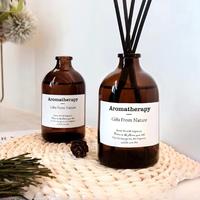 Diffuseur d'arômes moderne de style apothicaire avec bâtonnets en rotin, flacon en verre transparent, ensemble diffuseur d'arômes de luxe personnalisé avec accent feuille en bois