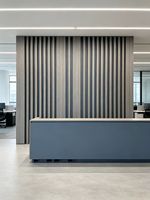 Panneau mural WPC 160*23mm Grille à quatre rails (Base noire, Semi-enveloppé) Acoustique