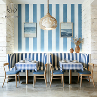 Ensemble de mobilier pour café, restaurant, comprenant chaises demi-circulaires courbes, table et banquette.
