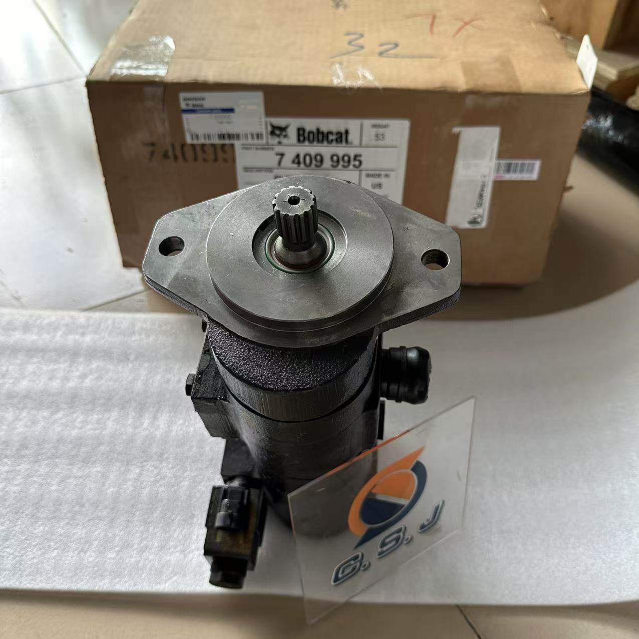 Hydraulic Gear Pump 7409995 for Bobcat S330 & S630 Loaders