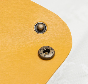 Plateau de rangement pliable en cuir fait main avec fermoirs à pression, design Japandi, organisateur de bureau portable multifonctionnel pour pièces de monnaie et clés - Product Image 6