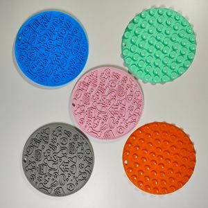 Tapetes de silicona para alimentar mascotas con varios patrones y formas para perros, gatos, animales pequeños, tapete antideslizante de alimentación lenta, fácil de limpiar - Product Image 5