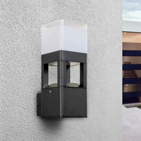 Lampe murale extérieure LED étanche en aluminium moulé sous pression, carrée noire, avec diffuseur en polycarbonate pour jardin et villa