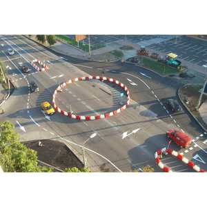 Barrières routières professionnelles en PVC pour la gestion du trafic, anti-corrosion, empilables, blanches/rouges, New Jersey 70 (100x40x70H cm), insonorisées - Product Image 3