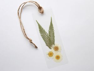 Marque-page de vraies fleurs séchées pressées avec marguerites hortensias fleurs sauvages marque-page pour hommes femmes cadeau d'anniversaire - Product Image 3