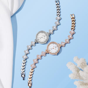 Niche luxury women's <b>bracelet</b> watch elegant and sophisticated clover-patterned watch - Product Image 5