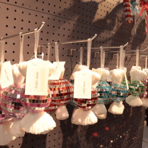 Southpeak Luxurious Candy Shape Christmas Hanging Ornaments with Mini <b>Mirror</b> and Disco Ball Design High Quality Plastic - Product Image 3