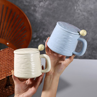 Grande tasse en céramique avec couvercle et cuillère, design moderne, couleur sous glaçure, pour café/thé domestique