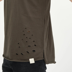 T-shirt personnalisé pour homme, effet usé, délavé à l'acide, avec trous déchirés, style streetwear, en coton, coupe oversize - Product Image 6