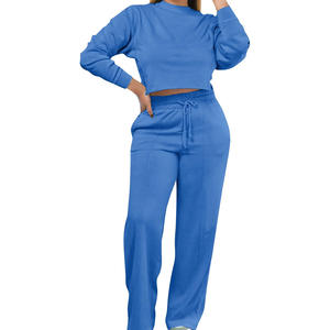 Ensemble deux pièces court en tricot doux pour femme avec haut à col rond et pantalon à taille élastique, couleur unie, décontracté, pour la maison, confortable - Product Image 1