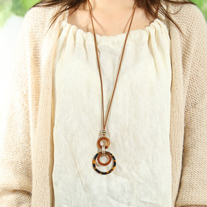 Collar con Colgante Geométrico de Resina, Estilo Vintage con Diseño de Tortuga en Color Ámbar, Joyería Unisex de Moda - Product Image 4