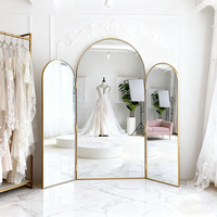 Miroir sur pied pleine longueur en acier inoxydable, grand, arqué, à trois volets, personnalisé, pour essayage de robes de mariée et usage en magasin