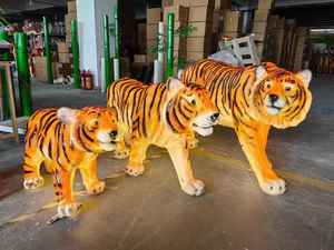 Escultura de Tigre con Luces LED para Exteriores, Resistente al Agua IP65, de Resina, para Decoración de Jardín y Paisaje, Ideal para Festivales y Navidad - Product Image 1