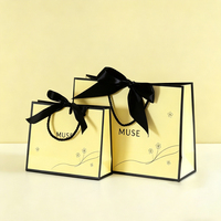 Sac Cadeau en Papier de Luxe Personnalisable avec Logo, Écologique et Réutilisable, avec Poignée à Cordon, Taille Personnalisable pour Vêtements – Vente en Gros