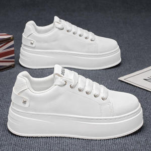 Chaussures de skate pour hommes, style chunky, respirantes, en mesh blanc, chaussures décontractées pour la marche en plein air, baskets tendance pour étudiants, chaussures de sport. - Product Image 3