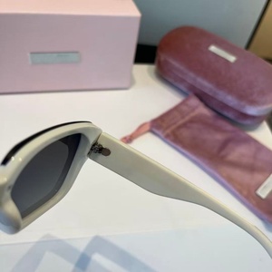 Lunettes de soleil en acétate italien, élégantes et de haute qualité - Product Image 2