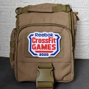 Badge à paillettes en tissu et résine, motif Tigre à dents de sabre gris, écologique, taille personnalisable, avec crochets pour vêtements et sacs à dos - Product Image 5