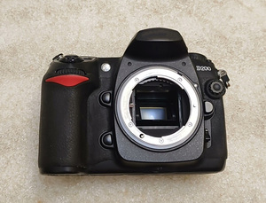 กล้องมือสองราคาถูก Nikon D200 10.2 ล้านพิกเซล เซ็นเซอร์ CCD แบบ APS-C พร้อมแฟลชในตัว - Product Image 1