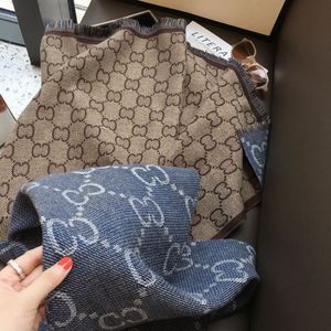 Sciarpa in <span class=keywords><strong>Cashmere</strong></span> Versatile con Lettera C, Design Semplice ed Elegante, Look Retrò, Calda e Confortevole, Lunga per l'Inverno, Vendita all'Ingrosso - Product Image 4