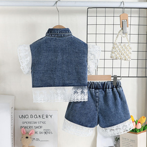Completo in denim da <span class=keywords><strong>bambina</strong></span> 2026 con gilet e pantaloncini decorati con pizzo e perline - <span class=keywords><strong>Abbigliamento</strong></span> elegante e di tendenza per bambine 2-8 anni - Product Image 2