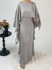 عباءة نسائية أنيقة وبسيطة من الساتان - Product Image 4