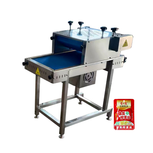 Machine de convoyage automatique pour l'aplatissement et le façonnage des sacs de nourriture et de collations en plastique - Product Image 1