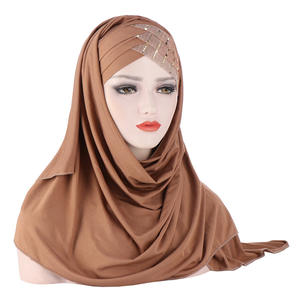 Hijab Islâmico de Poliéster com Estilo Casual Longo para Mulheres, Design para Uso em Quatro Estações - Product Image 1