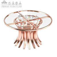 Ensemble de table de mariage moderne de luxe en verre avec pieds en métal stables et chaises minimalistes pour événements, hôtels et appartements