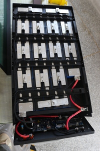 Système de stockage de batterie Js Solar LiFePO4 100 kWh pour l'énergie solaire industrielle et commerciale connectée au réseau - Product Image 2