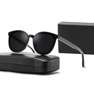 Lunettes de soleil polarisées Gm, monture noire, verres gris, unisexe, protection UV400, verres en résine de type 3, style haut de gamme - Product Image 3