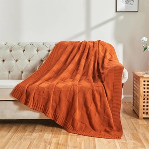 Coperta Decorativa Morbida in <span class=keywords><strong>Cashmere</strong></span> Arancione Lavorata a Maglia a Quadri per Tutte le Stagioni - Product Image 2