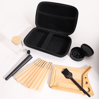 Kit de rangement portable avec moulin à herbes, plateau en bambou, cônes pré-roulés, pot en verre, brosse de nettoyage – Ensemble complet d'accessoires pour fumeurs
