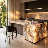 Table de bar de luxe en marbre rétroéclairé, îlot de cuisine, bar à domicile, villa, hôtel, comptoir moderne en dalle, évier et robinet