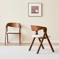 Chaise de salle à manger en bois simple et moderne DISHI, style italien minimaliste, avec accoudoirs hauts et revêtement en tissu, pour la maison, les restaurants et les hôtels.