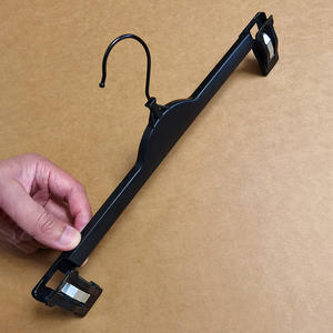 יצרנים מספקים קולבים YCL9635 35 ס\\\"מ מפלסטיק שחור, קלים, עמידים, למכנסי גברים ונשים, עם קליפס, לסחר חוץ - Product Image 3