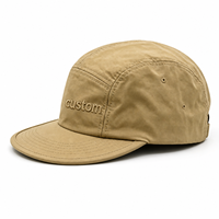 Casquette de camping 5 panneaux personnalisée 2026 en tissu nylon technique performant avec logo brodé ton sur ton, visière plate structurée, vente en gros B2B