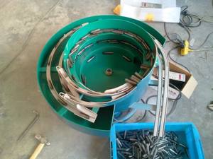 Tri et alignement automatique pour ligne d'assemblage Bouchon de stylo en plastique pour bol vibrant - Product Image 5