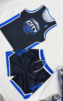 Camisetas de Baloncesto Juveniles Personalizadas |   Poliéster Ligero y Transpirable en Negro con Contraste Azul |   Más de 50 diseños de equipos resistentes a la decoloración por lavado