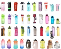 Gourde de sport d'extérieur en plastique PS monocouche de 700 ml avec paille et bec verseur pratique, personnalisable avec logo, pour l'exportation