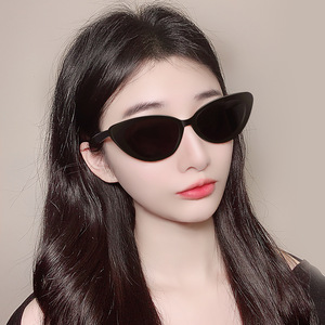 Nouvelles lunettes de soleil œil de chat noires pour femmes, protection UV400, monture PC, style visage fin, tendance mode - Product Image 1