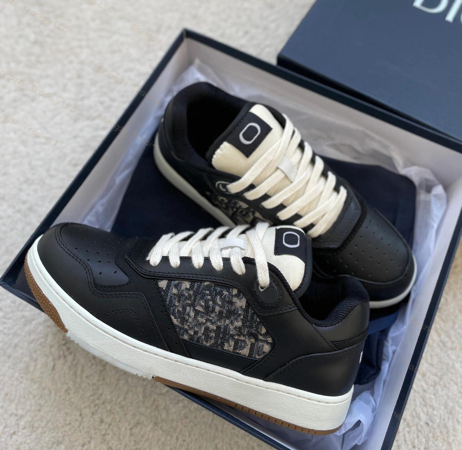 Famous Footwear Top Quality Sneakers for Men Women