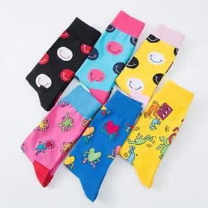 Vente en gros de chaussettes colorées pour hommes avec dessin animé drôle de printemps chaussettes respirantes en coton décontractées pour hommes